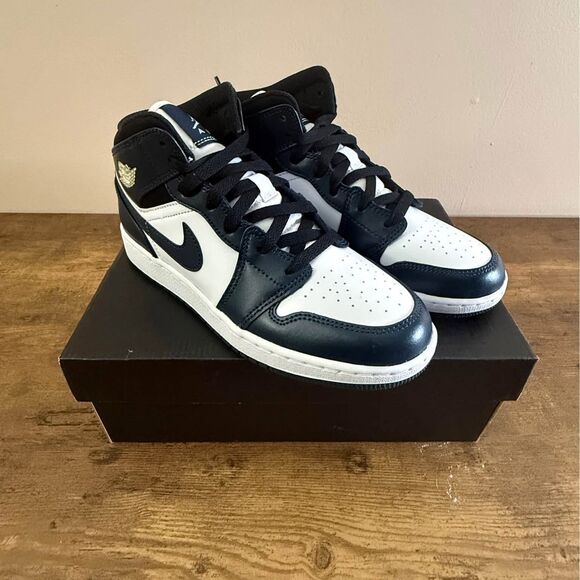 Jordan 1 Mid ‘Armory Navy’ (GS) size 5.5Y/7W - Picture 3 of 10